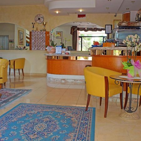 Hotel River Fronte Mare Con Piscina ริมินี ภายนอก รูปภาพ