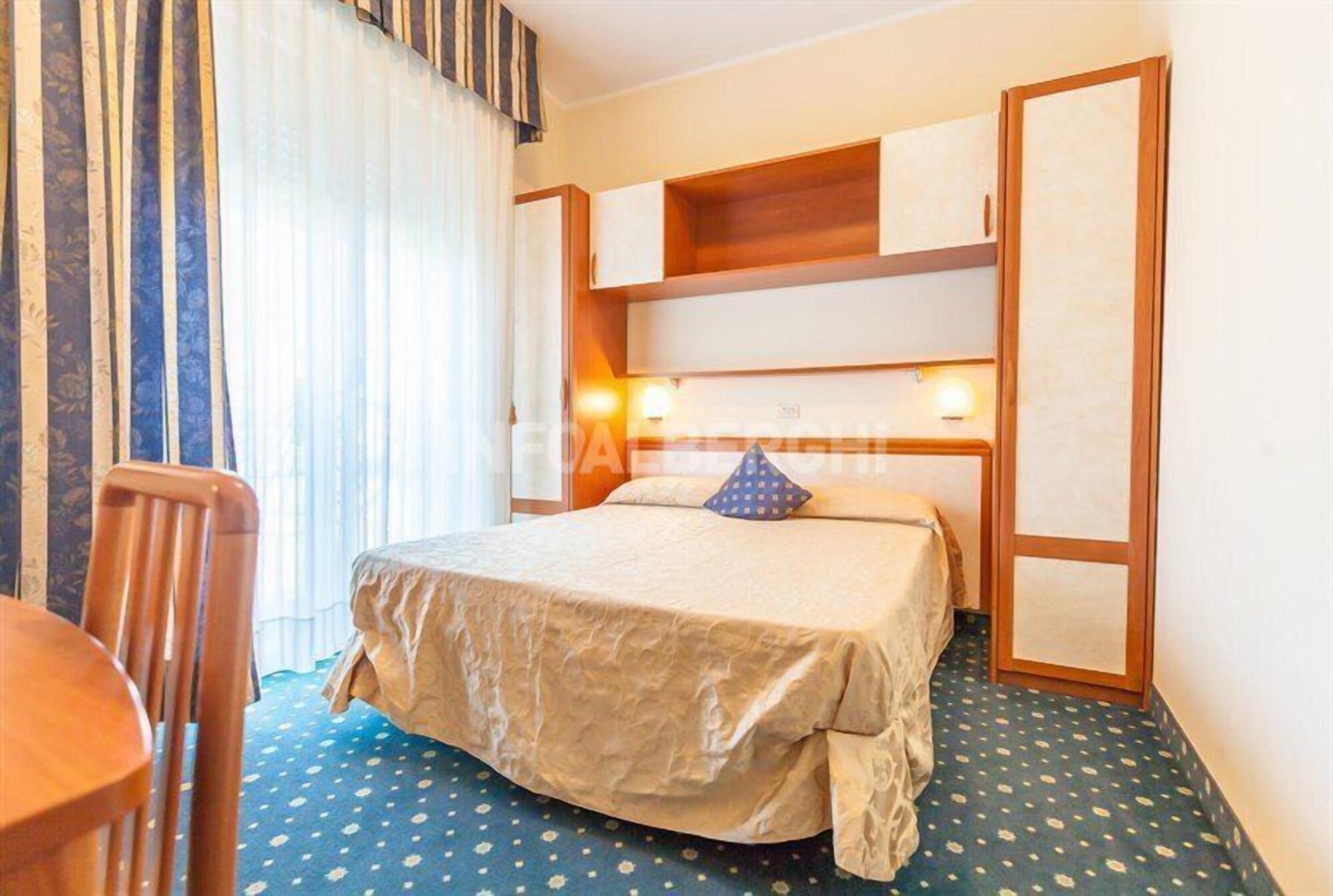 Hotel River Fronte Mare Con Piscina ริมินี ภายนอก รูปภาพ