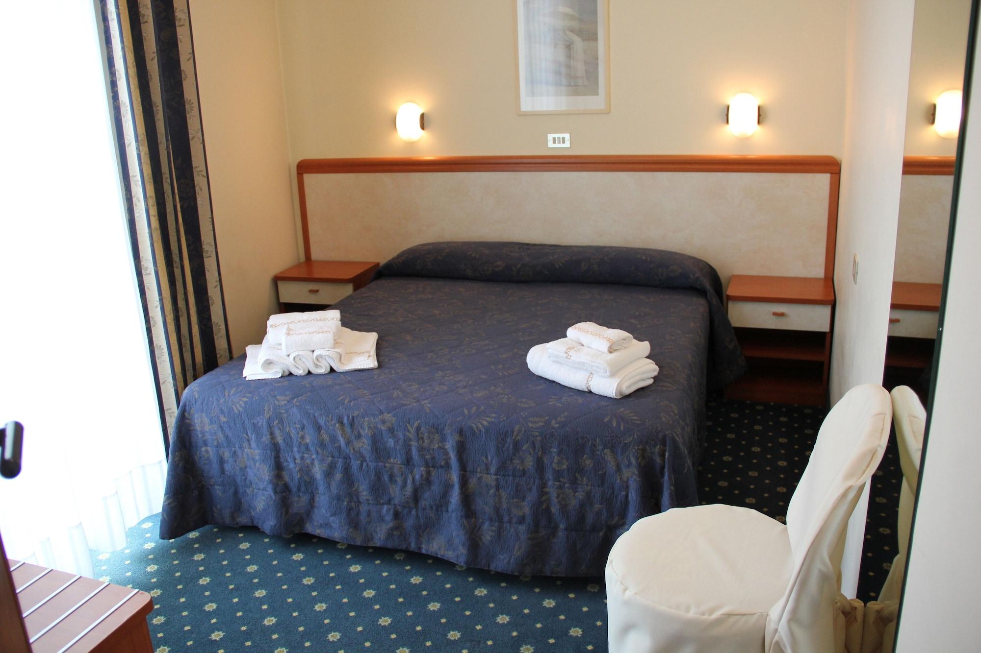 Hotel River Fronte Mare Con Piscina ริมินี ภายนอก รูปภาพ