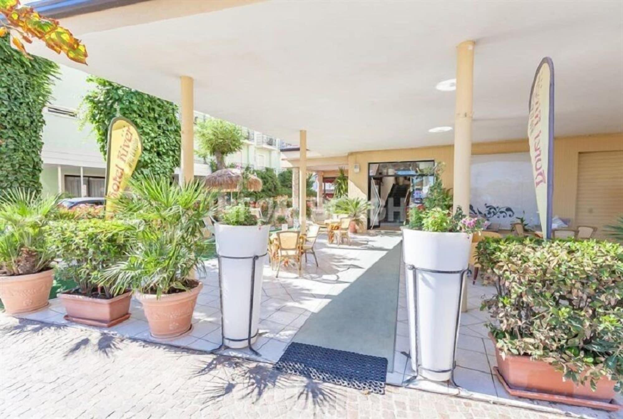 Hotel River Fronte Mare Con Piscina ริมินี ภายนอก รูปภาพ