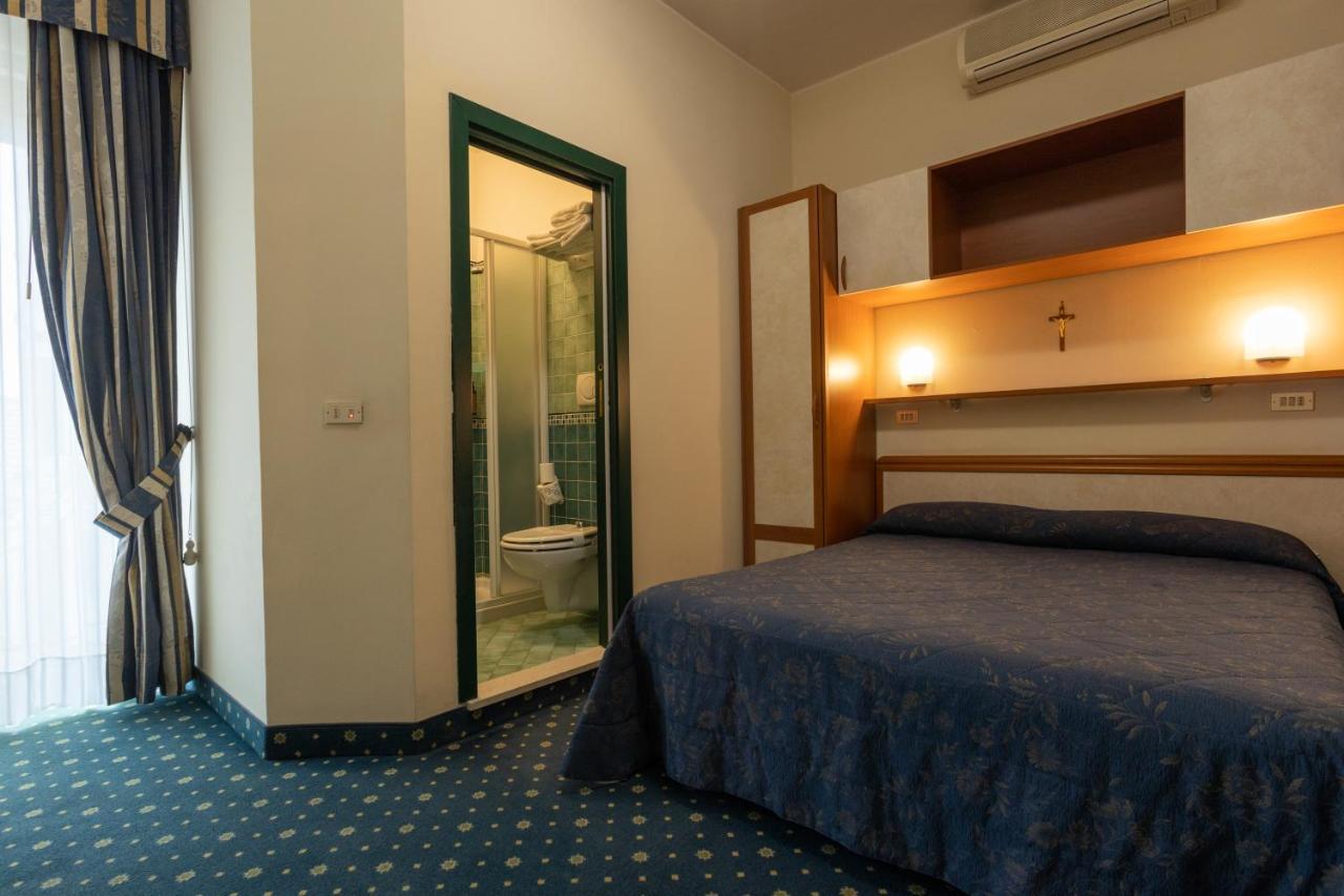 Hotel River Fronte Mare Con Piscina ริมินี ภายนอก รูปภาพ