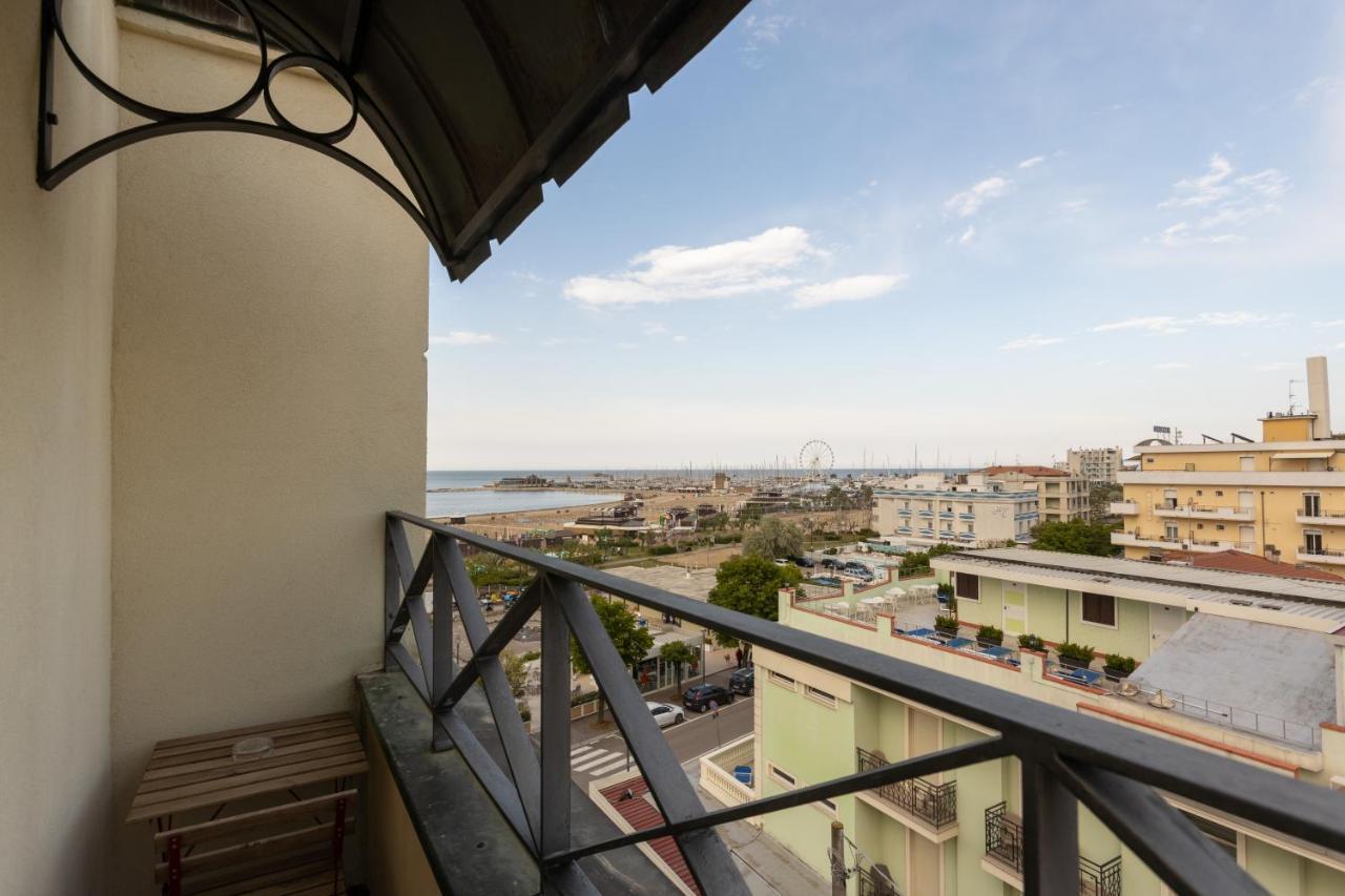 Hotel River Fronte Mare Con Piscina ริมินี ภายนอก รูปภาพ